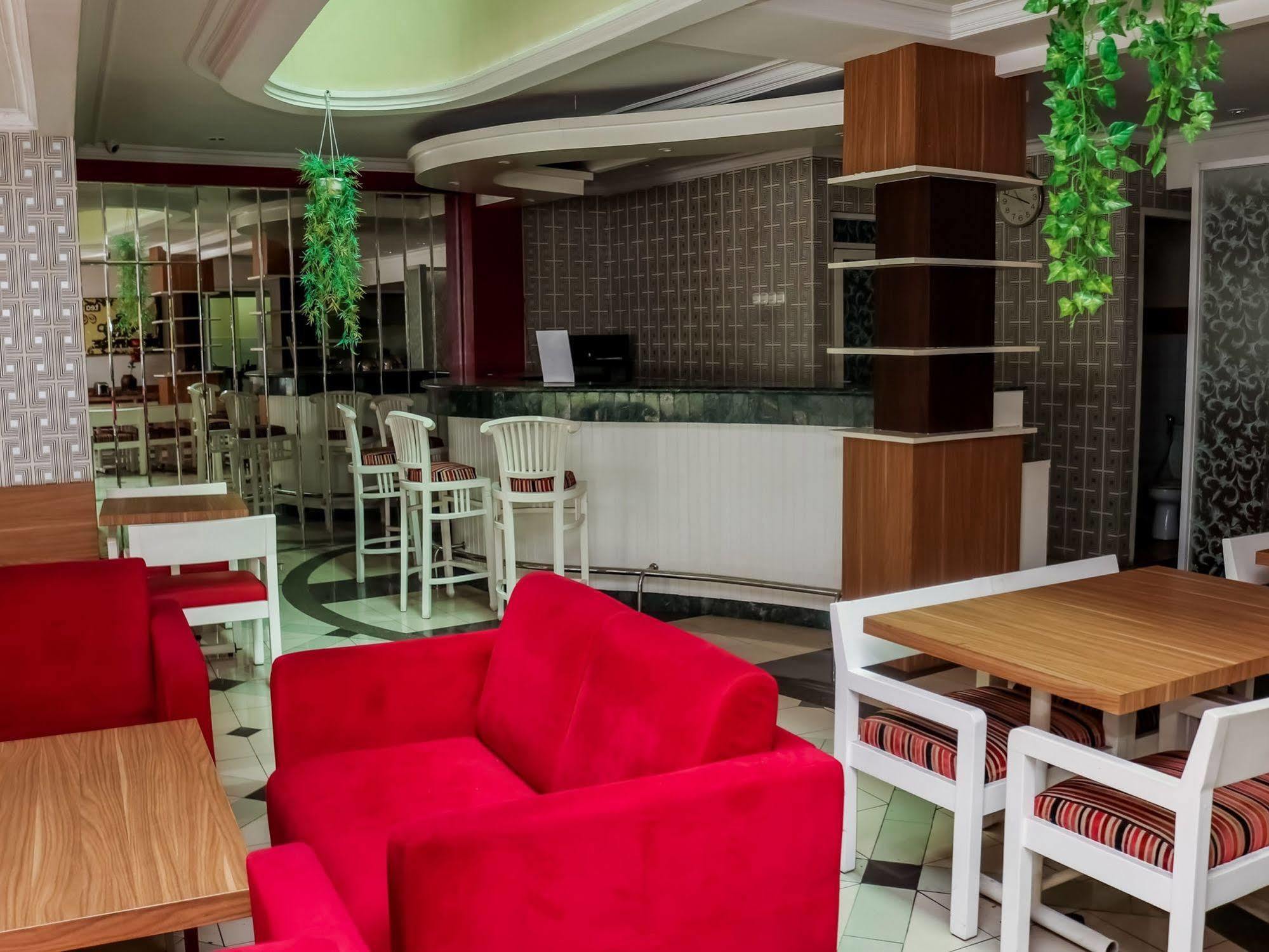 Nida Sukajadi Railway Station Cibogo Hotel