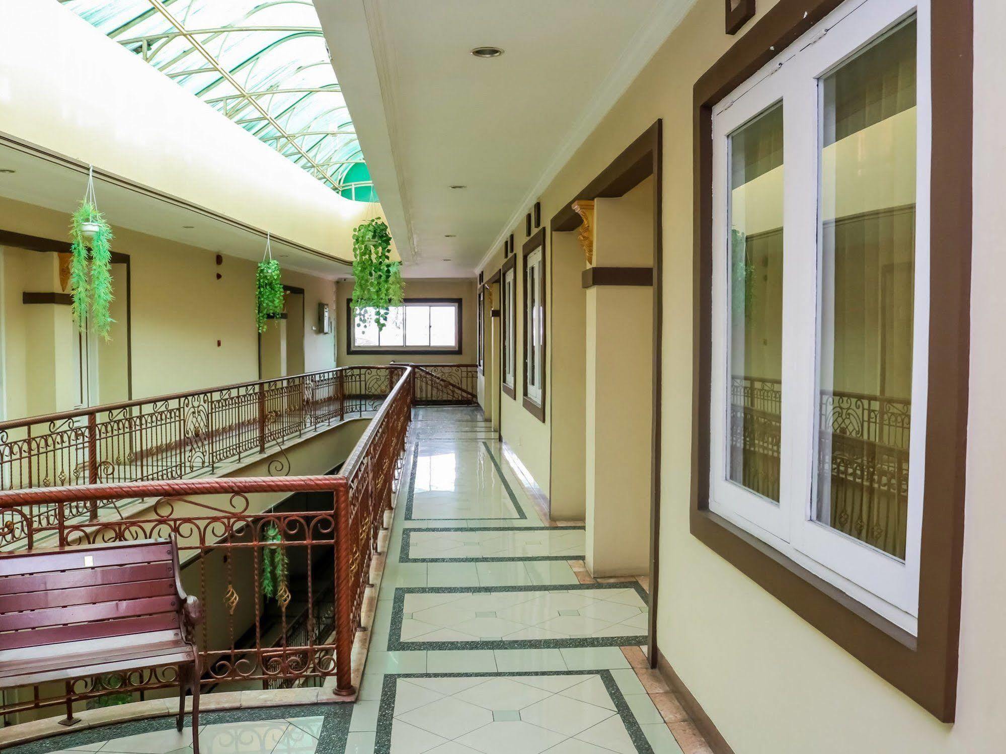 Nida Sukajadi Railway Station Cibogo Hotel