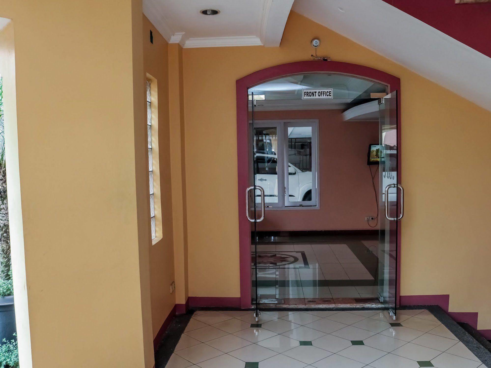 Nida Sukajadi Railway Station Cibogo Hotel 3*